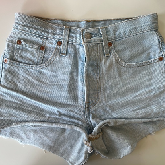 Levi 501 Light Wash Shorts, W24 - Picture 1 of 3